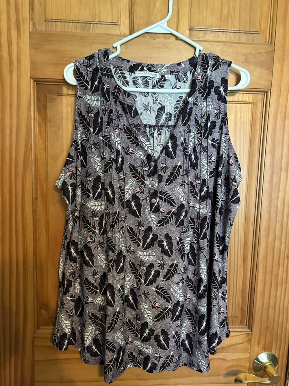Notations Black & Gray Sleeveless V-Neck Leaf Print Tank